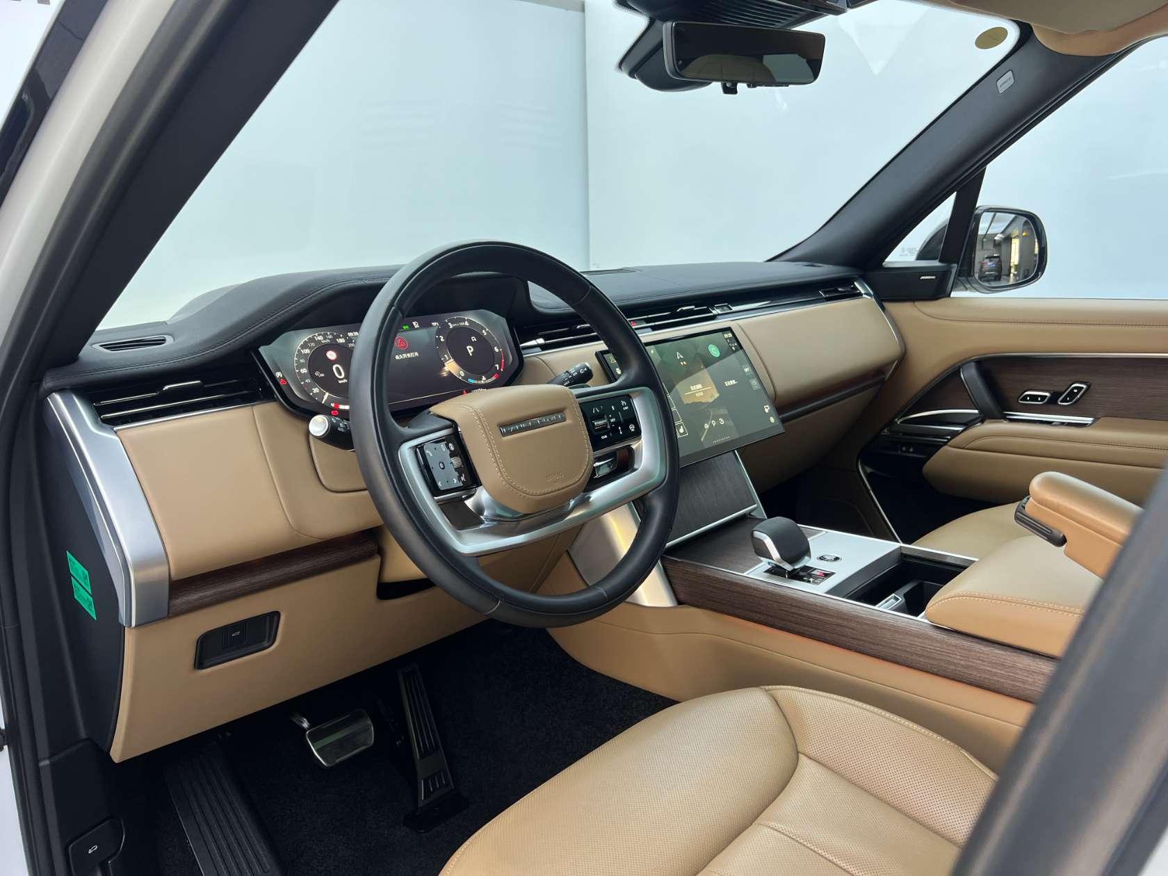 Land Rover Range Rover 2024 3.0 L6 400PS Long Wheelbase