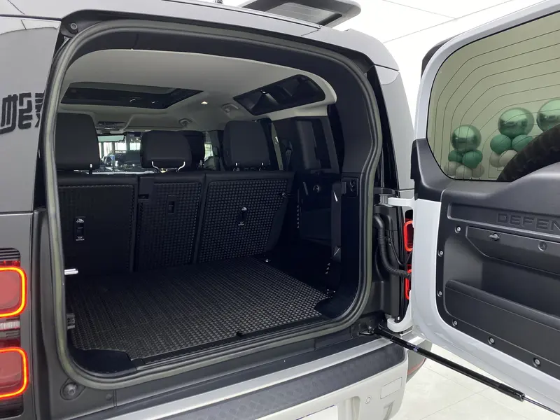 Land Rover Defender — фото 16