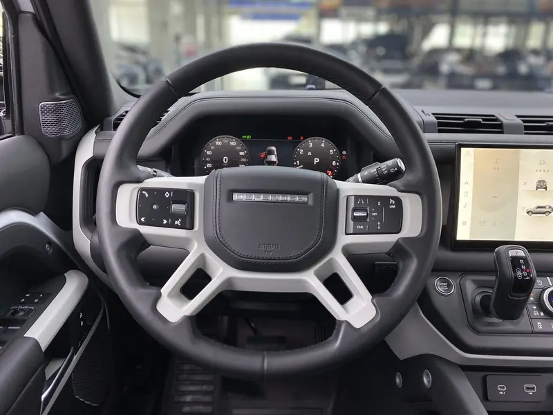 Land Rover Defender — фото 11