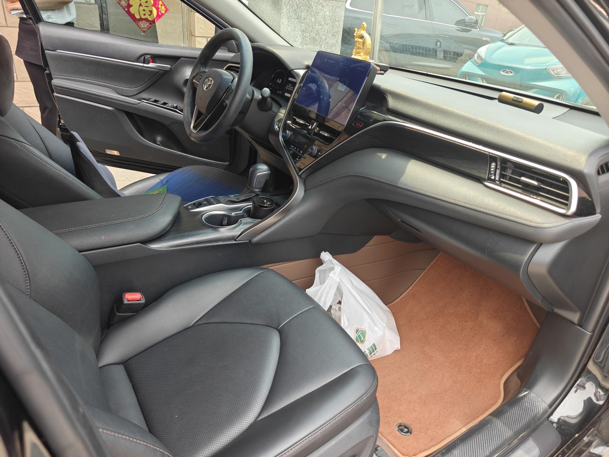Toyota Camry 2021 2.5G Luxury