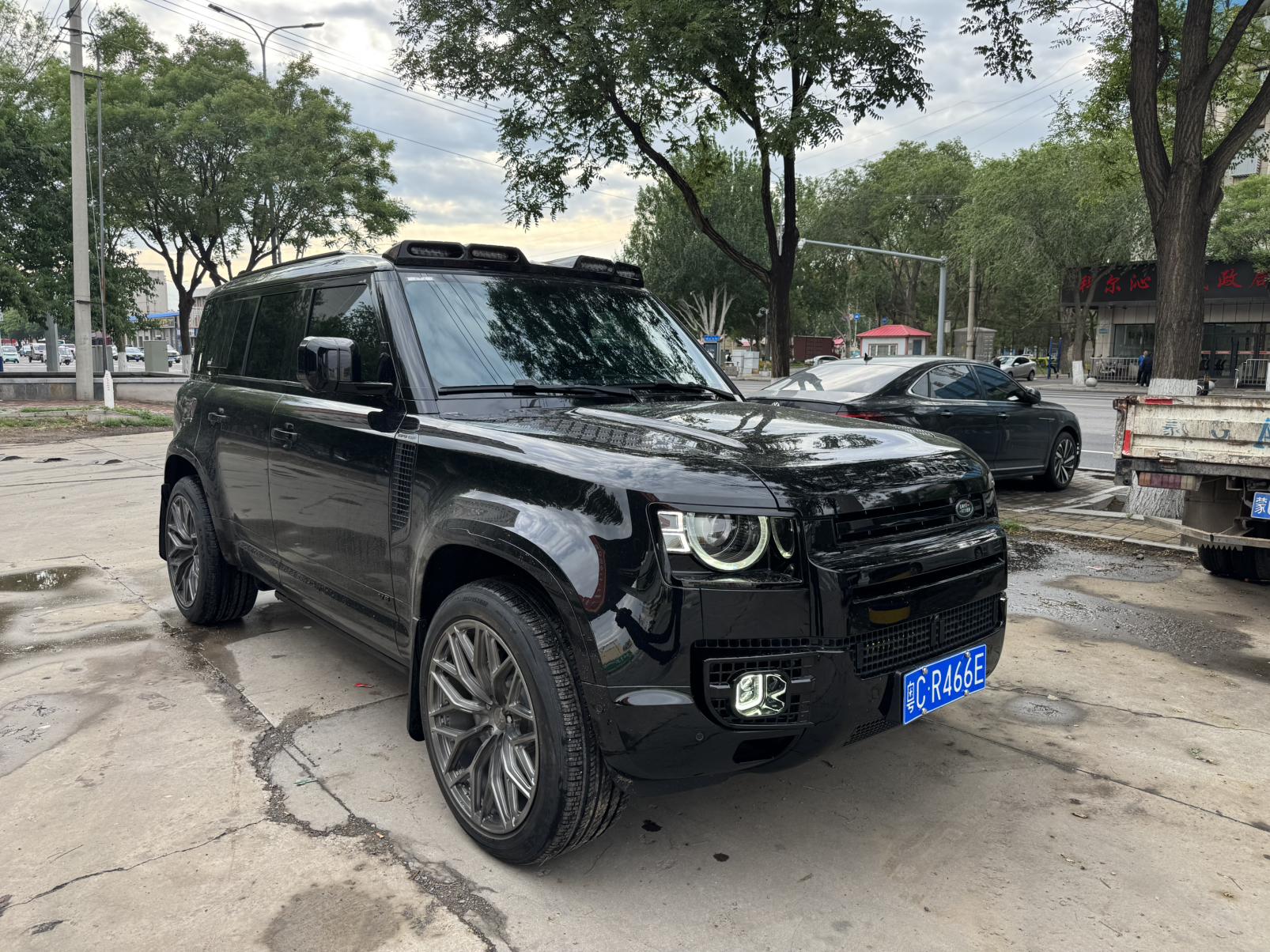 Land Rover Defender 2025 110 3.0T P400 HSE X-DYNAMIC