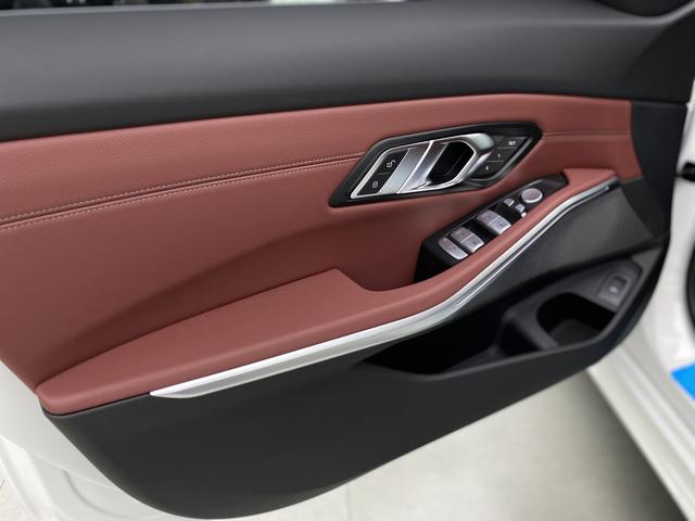 BMW 3 Series 2025 — фото 12