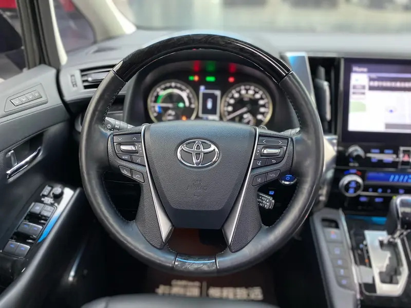 Toyota Vellfire — фото 10