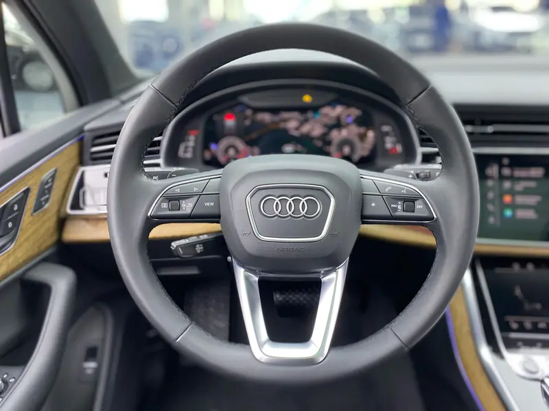 Audi Q7 — фото 11