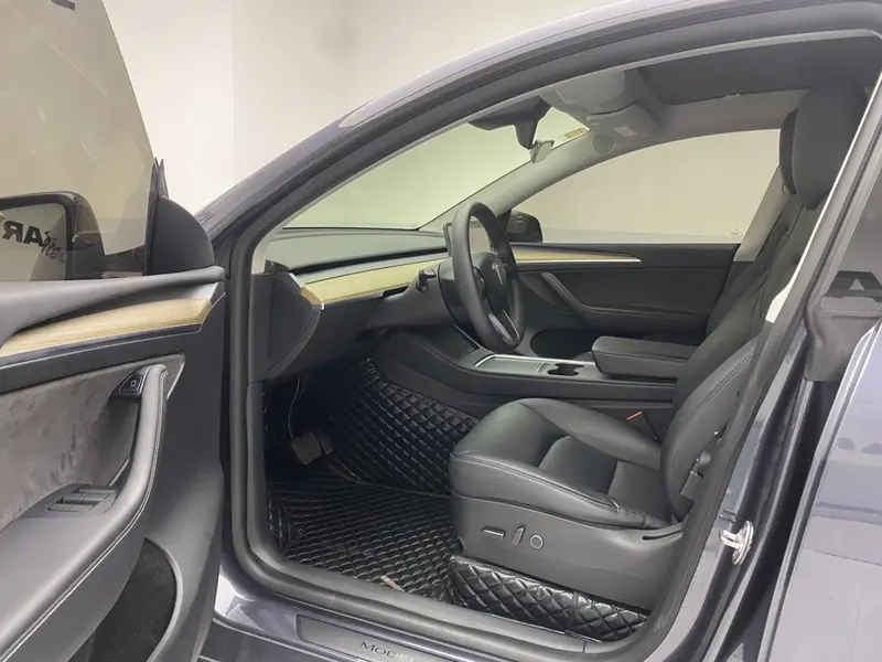 Tesla Model Y — фото 15