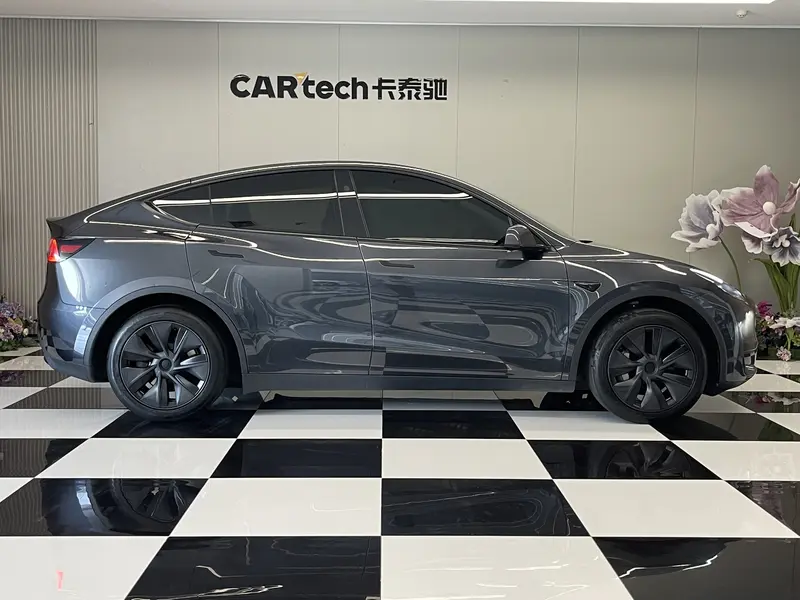 Tesla Model Y — фото 8