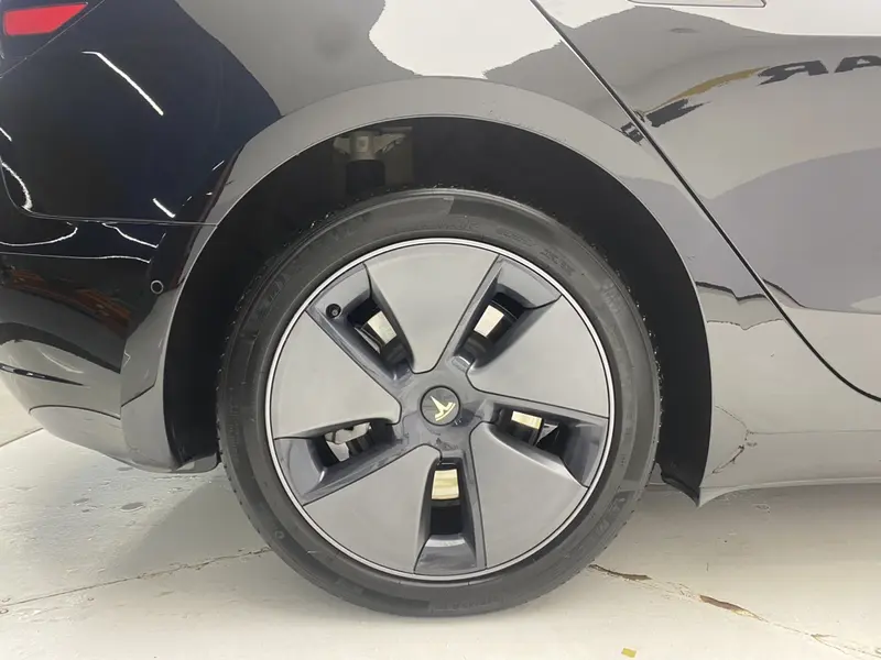 Tesla Model 3 — фото 11