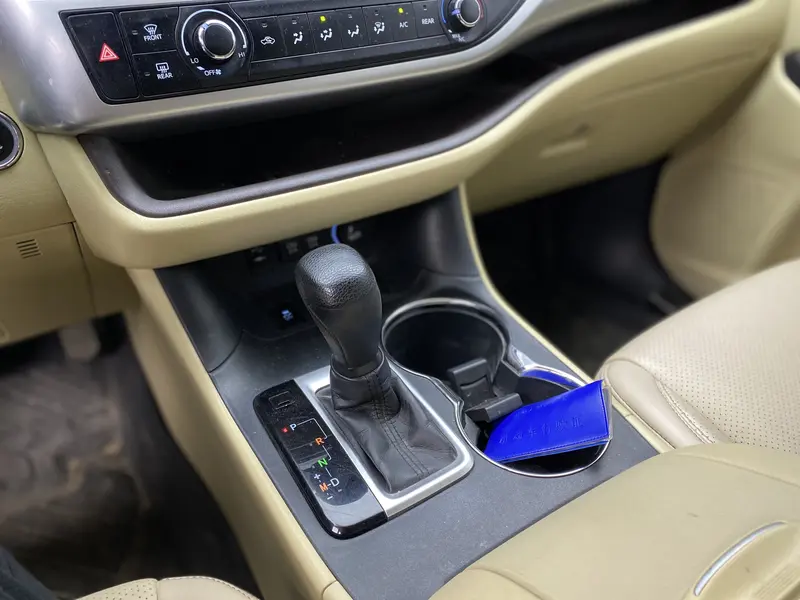 Toyota Highlander — фото 10