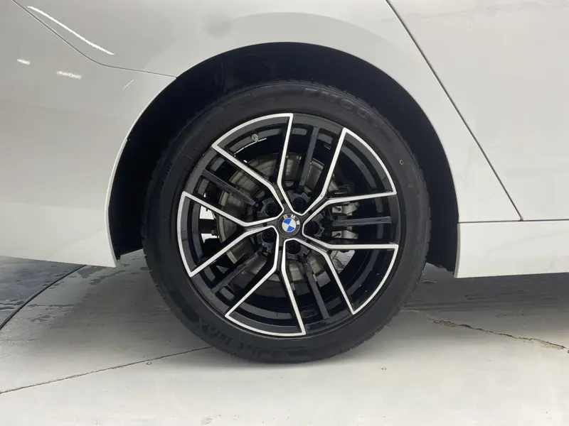 BMW 5 Series — фото 11