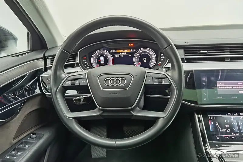 Audi A8 — фото 9