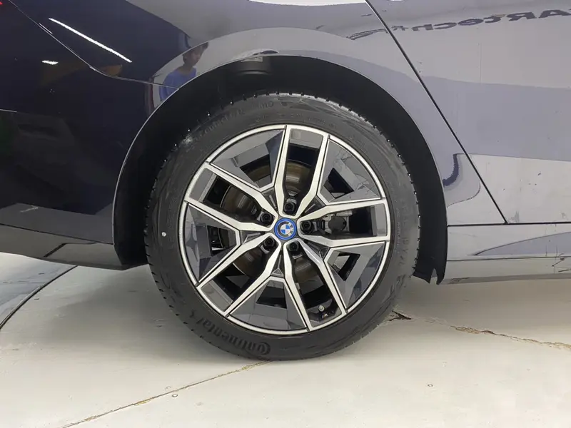 BMW i5 eDrive35L M спортпакет — фото 11