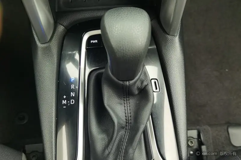 Toyota Corolla Cross — фото 10