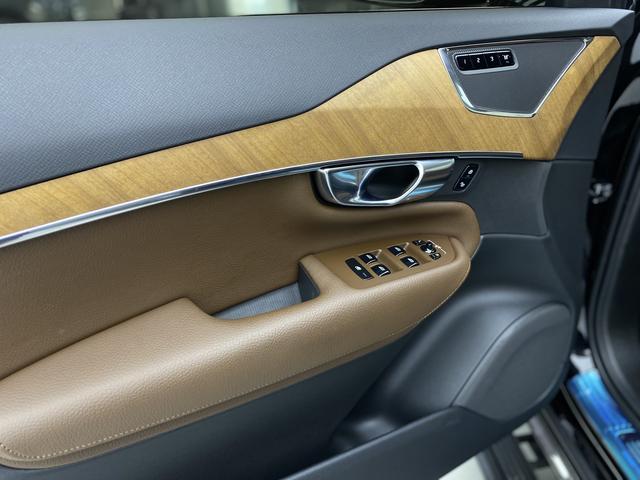 VOLVO XC90 2021 — фото 12