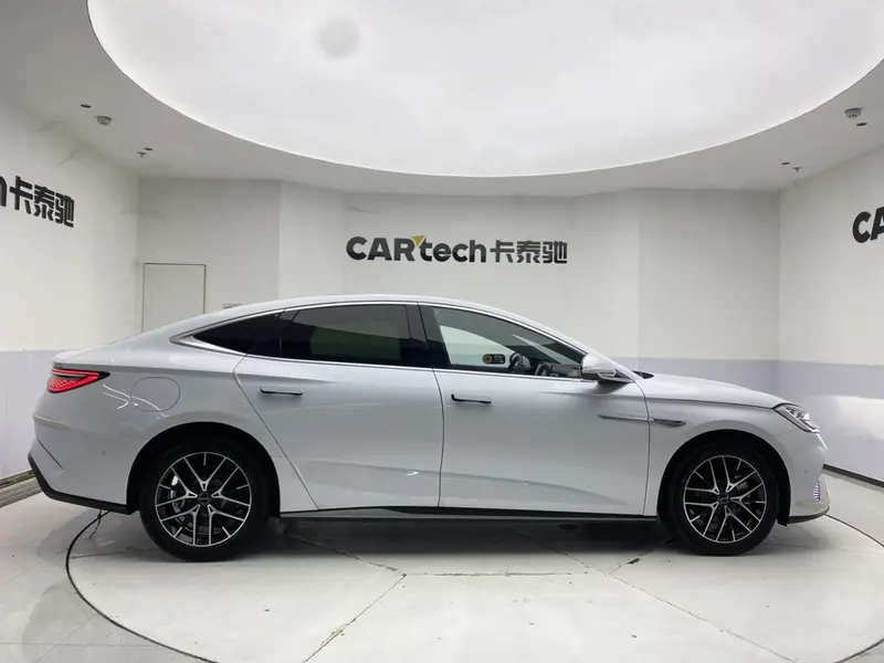 BYD Seal — фото 8