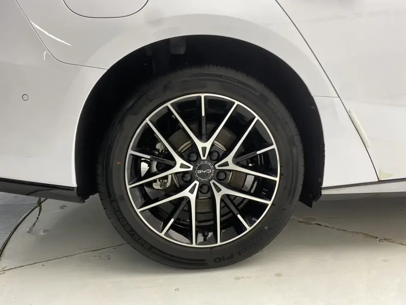 BYD Seal — фото 11