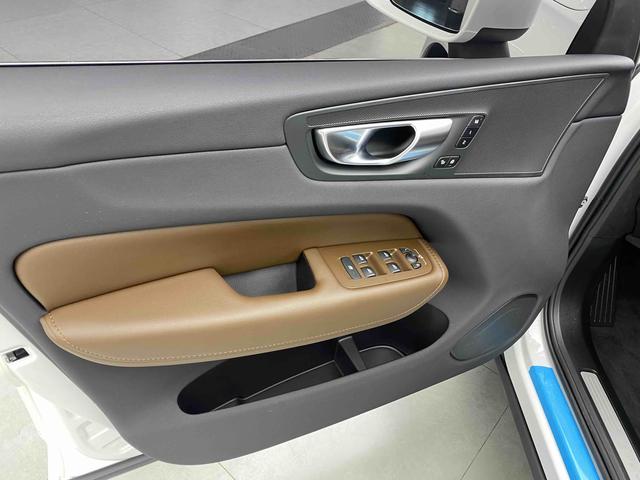 VOLVO XC60 2024 — фото 27