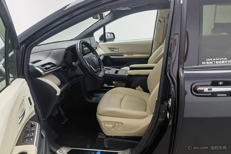 Toyota Granvia — фото 12