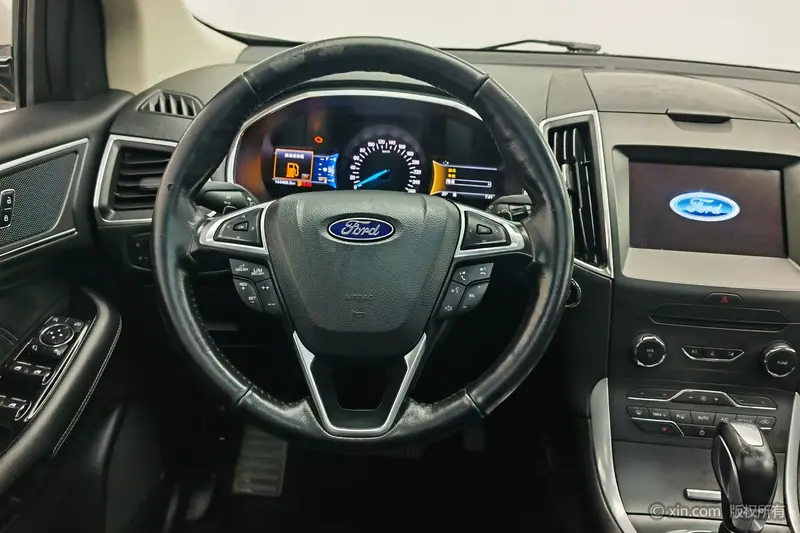 Ford Edge — фото 9