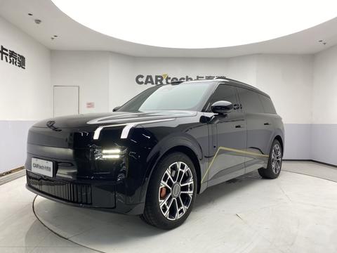 Lynk & Co 900