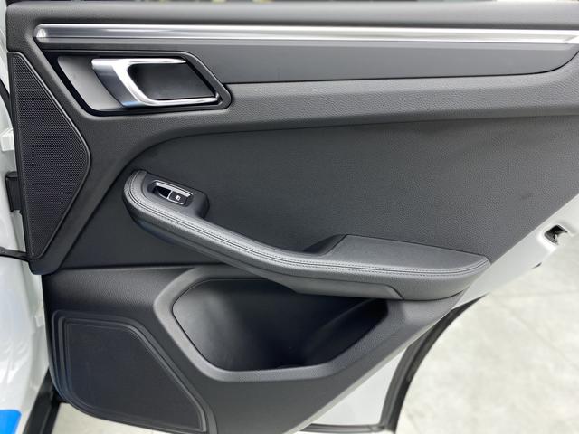 Porsche Macan 2017 — фото 14