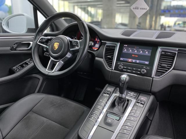 Porsche Macan 2017 — фото 23