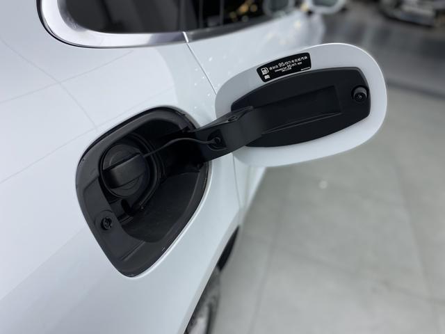 Porsche Macan 2017 — фото 16