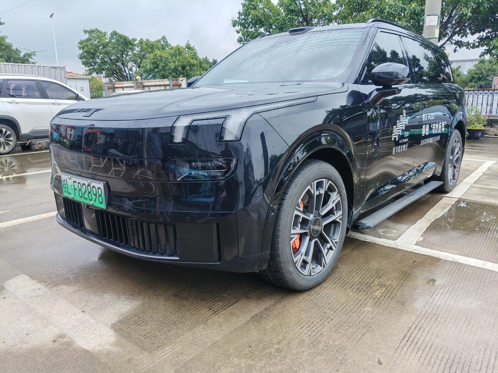 Lynk & Co 900