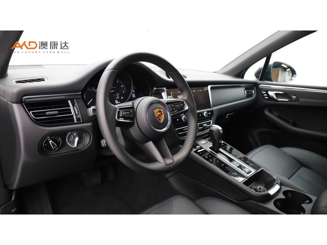Porsche Macan 2023 Macan 2.0 T — фото 7
