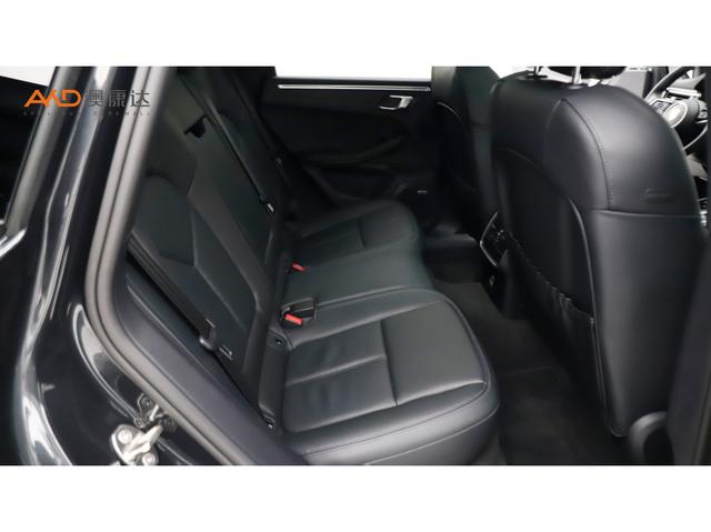 Porsche Macan 2023 Macan 2.0 T — фото 8