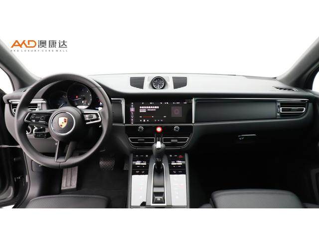 Porsche Macan 2023 Macan 2.0 T — фото 6