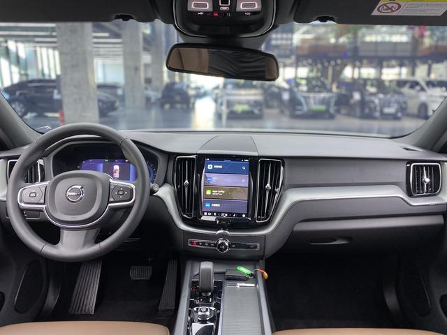 VOLVO XC60 2022 — фото 25