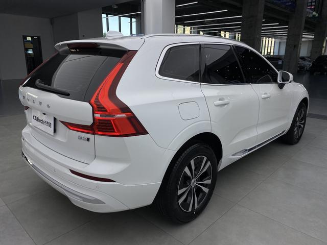 VOLVO XC60 2022 — фото 9