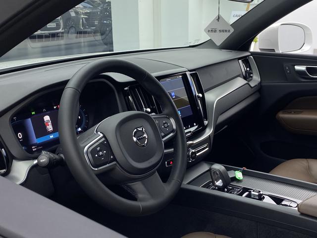 VOLVO XC60 2022 — фото 26