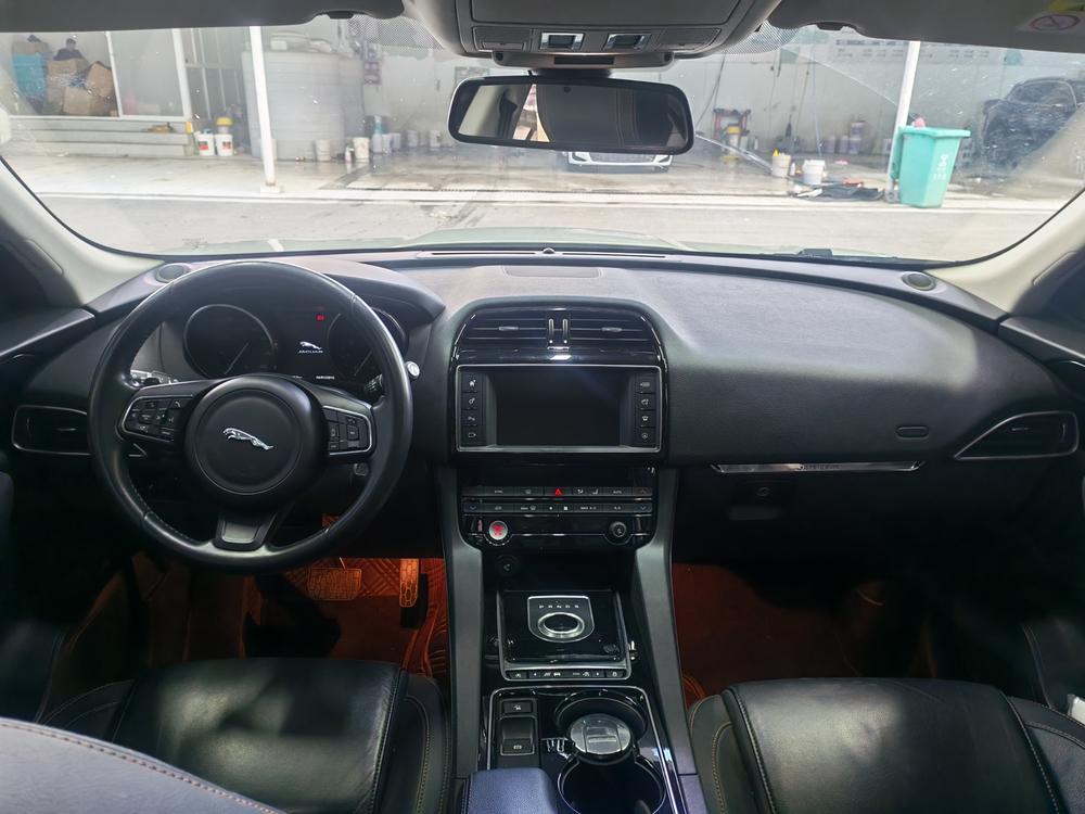 Jaguar F-PACE, фото 10