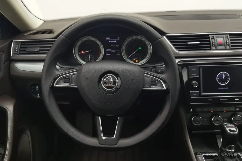 Skoda Superb — фото 9