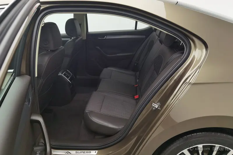 Skoda Superb — фото 14