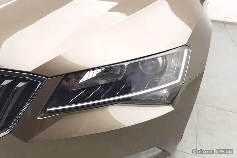 Skoda Superb — фото 5