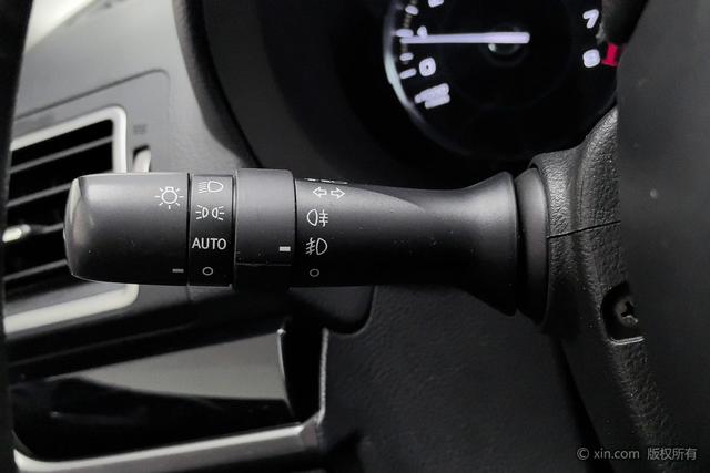 Subaru FORESTER 2016 2.5i — фото 16