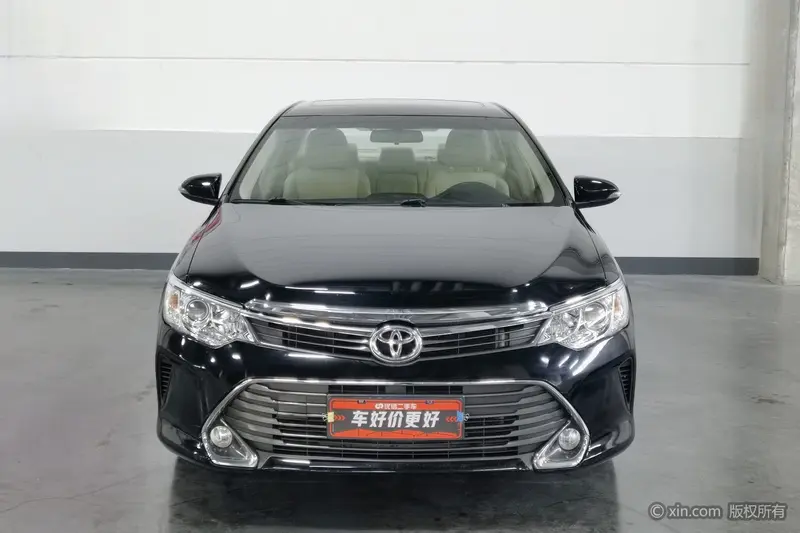 Toyota Camry — фото 2