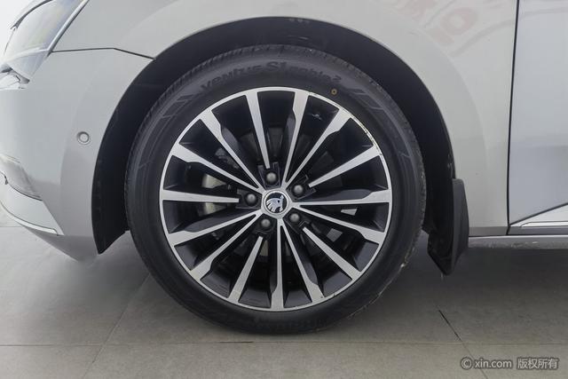 Skoda Superb 2018 TSI 330 DSG V — фото 9
