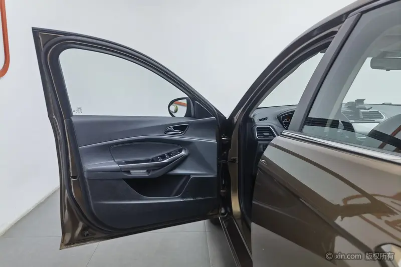 Ford Escort 1.5L автомат стиль — фото 17