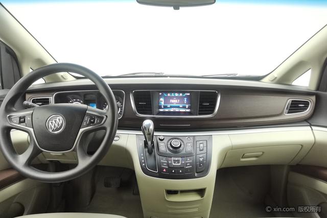 Buick GL8 2017 25 S Comfort V — фото 12