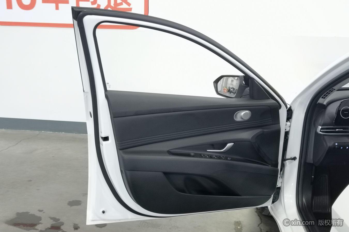 Hyundai Elantra 2023 Белый из Китая, фото 3