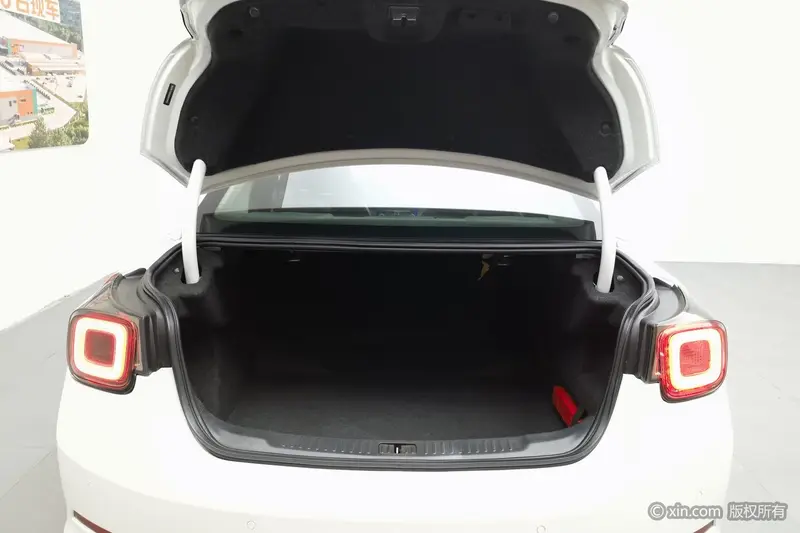 Chevrolet Malibu 2.4 L AT Flagship — фото 19