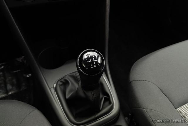 Volkswagen Polo 2018 1.5 L MT — фото 16