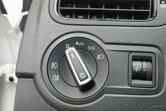 Volkswagen Polo 2018 1.5 L MT — фото 17