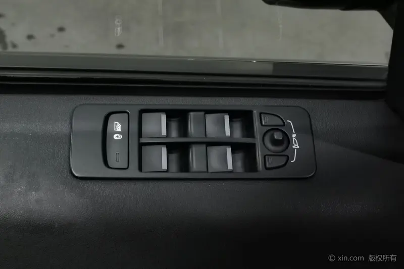 Land Rover Discovery Sport — фото 17