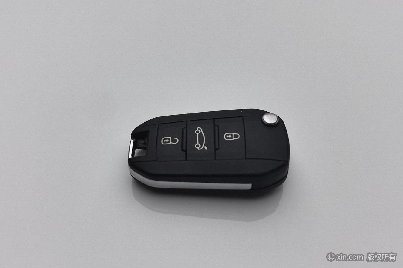 Peugeot 301 2016 1.6L MT Comfort