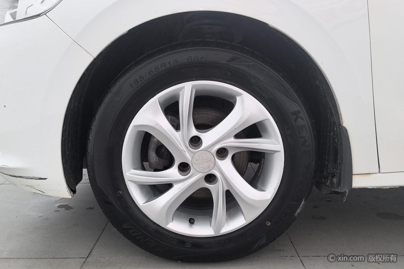 Peugeot 301 2016 1.6L MT Comfort