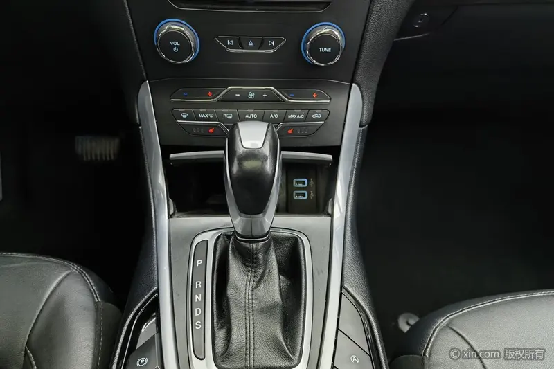 Ford Edge — фото 10